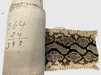 Auktion 375<br>4 Rollen Schlangenleder, gut erhalten, aus den 60-er Jahren, gut erhalten
