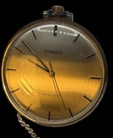 Auktion 375<br>flache vintage mechan. Frackuhr "Tissot" mit Uhrenkette, Werk l&auml;uft, sehr guter Zustand, D-4 cm