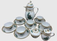 Auktion 375<br>Staatlich Meissen: Mocca-Service f&uuml;r 6 Pers.,Neumarseille mit Watteau-Malerei, 1.Wahl, alles guter Zustand, Kannenh&ouml;he ca. 20 cm, 15 Teile