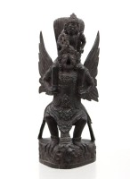 Auktion 375<br>Holzskulptur, Gott Vishnu auf dem mythologischen Vogelwesen Garuda, kl. Besch&auml;digung, H-17,5cm
