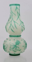 Auktion 375<br>Vase, China, sogen. Peking-Glas, geschnitten, gemarkt, ca. H-17,5cm