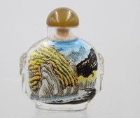 Auktion 375<br>Snuffbottle, China, Zwischenglasmalerei, &auml;lter, ca. H-8cm