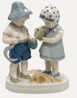 Auktion 375<br>Kinderpaar , fr&uuml;hes Goebel /Oeslau um 1930, H-12 cm, B-9 cm, guter Zustand