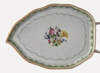 Auktion 375<br>Blattschale mit handgemalten Blumenbouquet, 19x14 cm, wohl 19.Jhd.