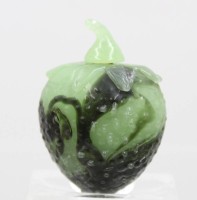 Auktion 375<br>chinesische Schnupftabakflasche, Durian-Frucht, wohl Peking-Glas,  L-6cm