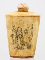 Auktion 375<br>antike chinesische Schnupftabakflasche, geschw&auml;rzte Darstellungen, Bein, 19. Jhd., ca. H-9cm