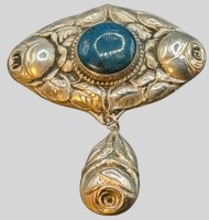 Auktion 375<br>Antike Jugendstil Brosche 800 Silber mit Tropfenabh&auml;ngung floral verziert 1900 mit Lapislazuli, sign. "DKS im Zahnrad"?, H-8 cm, B-6,5 cm, 19,33 gr