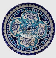Auktion 375<br>gr. Schale,  Iznik, T&uuml;rkei,  wohl Ende 19./20. Jh.? , Rand mit Glasurabplatzer, H-8 cm, D-25,5 cm.