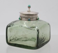 Auktion 375<br>sehr sch&ouml;nes antikes Tintenfass, gr&uuml;nes Glas mit Silbermontur, London, um 1900, ca. H-10cm B-9cm