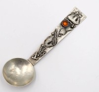 Auktion 375<br>835er Silber-Zierl&ouml;ffel, Georg Kramer, mit Bernstein, ca. L-11,7cm