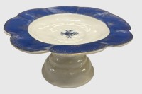Auktion 375<br>kl. Tafelaufsatz, China, blauer Rand mit Gold, mittig  Blumen, wohl 18.Jhd., H-9 cm, D-17 cm