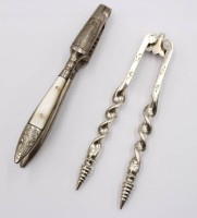 Auktion 375<br>2x antike Nussknacker, Jugendstil mit Perlmutt und wohl Anf. 19. Jhd., ca. L-15cm