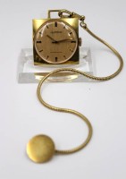 Auktion 375<br>Anh&auml;ngeruhr, Jumbo in Goldoptik, Handaufzug, Werk l&auml;uft, ca. 3,5 x 3cm, an Kette