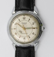 Auktion 375<br>sowjetische Vintage-Armbanduhr, Rodina, Handaufzug, Werk l&auml;uft, D-3,5cm, Tragespuren
