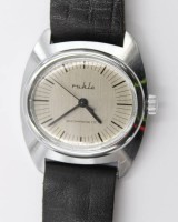 Auktion 375<br>Vintage-Armbanduhr, Ruhla, Handaufzug, Werk l&auml;uft, D-3,5cm, Tragespuren