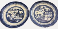Auktion 375<br>2 China Teller, blau/weisse Bemalung, Antique Canton Blue and White Chinese Export Plate, D-19 cm, minim. Abplatzer am Rand