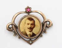 Auktion 375<br>2x antike Fotobroschen, 19. Jhd., ca. 3,5 x 4cm