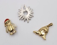 Auktion 375<br>3 Teile Pierre Lang Schmuck, 2 Anh&auml;nger und eine Brosche, ca. L-3cm