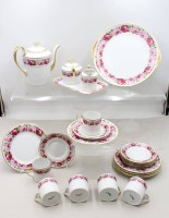 Auktion 375<br>ROYAL LIMOGES, Kaffeeservice, Rose de Paris, Kaffeekern, 6x Tassen mit U.T., kl. Tablett und Kuchenteller, Kanne H-17,5cm , Tassen H-6,5cm