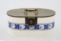 Auktion 375<br>antike Keksdose oder Deckeldose, Jugendstil, W&auml;chtersbach, 1x Altriss, ca. H-10cm B-22cm