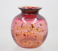 Auktion 375<br>bauchige Kunstglasvase, lila, ca. H-16,5cm