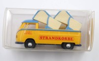 Auktion 375<br>VW T1b Pritsche mit der Aufschrift &bdquo;STRANDK&Ouml;RBE Cuxhaven / Transport B. + C. Grote&ldquo;, Brekina, 1:87