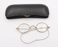 Auktion 375<br>alte Brille in Etui, goldfarben