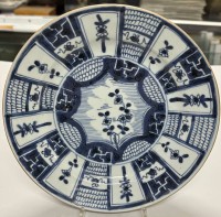 Auktion 375<br>Japanische Schale im Stil von Arita Kraak,  17/18. Jahrhundert Edo-Periode, D-20 cm
