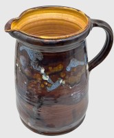 Auktion 375<br>gr. Steingutkrug, Handarbeit, signiert, braun , H-24 cm