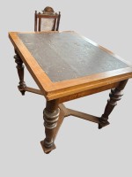 Auktion 375<br>gr. Ausziehtisch mit gedrechselte Beinen, um 1890, Gebrauchsspuren