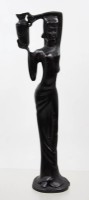 Auktion 375<br>dunkle Skulptur einer stehenden Frau, die einen Krug tr&auml;gt, Kunstharz, 27,5cm