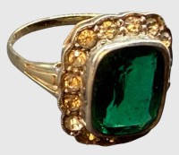 Auktion 375<br>Goldring-585-, gr&uuml;ner Centerstein, umringt von klaren Steinen, RG 55, 3,74 gr.