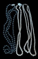 Auktion 375<br>3x div. Perlen-Halsketten, alle mit Silberschliesse-835-