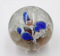 Auktion 375<br>Paperweight, farbige Einschmelzungen, &auml;lter, ca. H-8cm