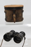 Auktion 375<br>antikes Fernglas, in Bereitschaftstasche, Milit&auml;r?, Altersspuren
