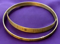 Auktion 375<br>2x massive Silber-Armreifen, zus. 13,24 gr, beide S-835-