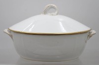 Auktion 375<br>elegante, wei&szlig;e Porzellan-Terrine, Herregaard, Bing &amp; Gr&oslash;ndahl, innen Goldzier berieben, ca. H-18cm B-38cm