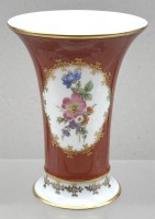 Auktion 375<br>Trichtervase mit Blumenbouquet in Reserve, Bavaria, H-14 cm, D-10 cm