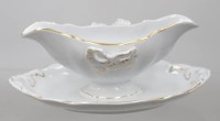 Auktion 375<br>wei&szlig;e Porzellansauciere mit Goldrand , Villeroy &amp;Boch, &auml;lter, ca. H-10cm B-28cm