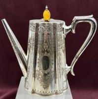 Auktion 375<br>Sammlungsaufl&ouml;sung, antike Kaffeekanne, versilbert, Walker &amp; Hall Sheffield, wohl um 1890, Versilberung erneuert, ca. H-22,5cm
