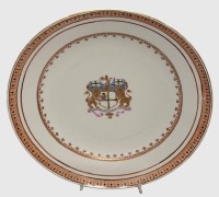 Auktion 375<br>antiker chinesischen Exportporzellan-Wappenteller der Britischen Ostindien-Kompanie (English East India Company) aus dem 18. Jahrhundert (etwa Qianlong-Zeit, ca. 1780), D-20 cm, in sammelw&uuml;rdiger Erhaltung