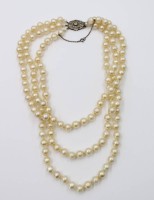 Auktion 375<br>mehrreihiges Muschelkern-Perlencollier, ca. L-46cm