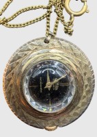Auktion 375<br>mechan. Damenumh&auml;ngeuhr an langer Double-Kette "Samba" 17 Rubis, Werk l&auml;uft, verso J.F. Kennedy