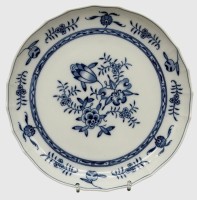 Auktion 375<br>gr. runde Platte "Meissen" Zwiebelmuster, Schwerter durchschliffen, D-27,5 cm