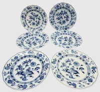 Auktion 375<br>6x gr. Speiseteller "Meissen" Zwiebelmuster, Schwerter durchschliffen, D-25,5 cm