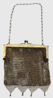 Auktion 375<br>grosse Kettentasche, vergoldet, mit 2 Amethysten, guter Zustand, 17x15 cm