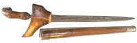 Auktion 375<br>indonesischer Kris, Java um 1900, Holzgriff beschnitzt, Metallscheide, L-50 cm