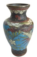 Auktion 375<br>antike kleine Cloisonne-Vase mit Vogeldarstellung, mehrfach besch&auml;digt, H-9,5 cm