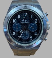 Auktion 375<br>HAU Quartz "Zippo"  Carbon Fiber Face Chronograph, Stahlband lose, Stift fehlt
