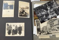 Auktion 375 / Los 6044 <br>Fotoalbum um 1940/50, nur private Fotos und einige Postkarten